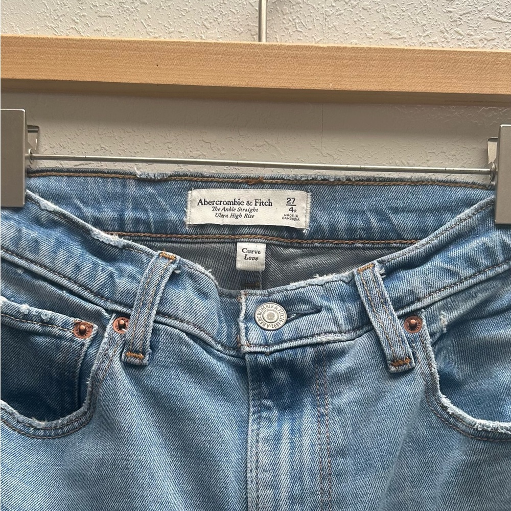 Abercrombie & Fitch Curve Love Jeans - Picture 2 of 4